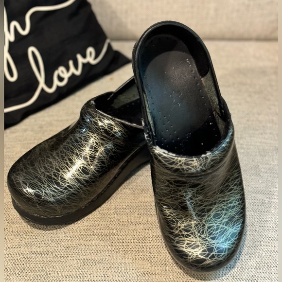Dansko Clog Swirl black leather patent Size 37 - Picture 1 of 11